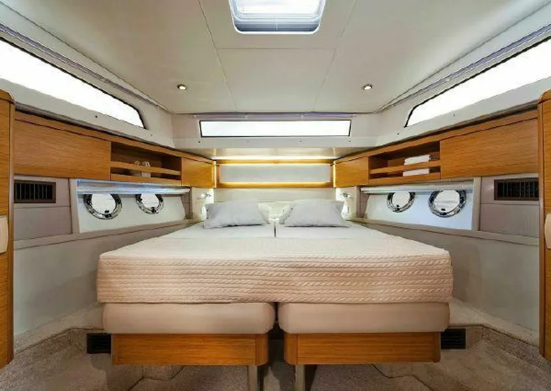 Slide: The Image of Greenline 48 Fly 2027 - 3883887