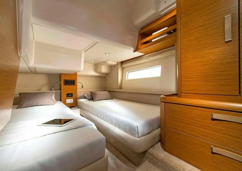 Slide: The Image of Greenline 48 Fly 2027 - 3883888