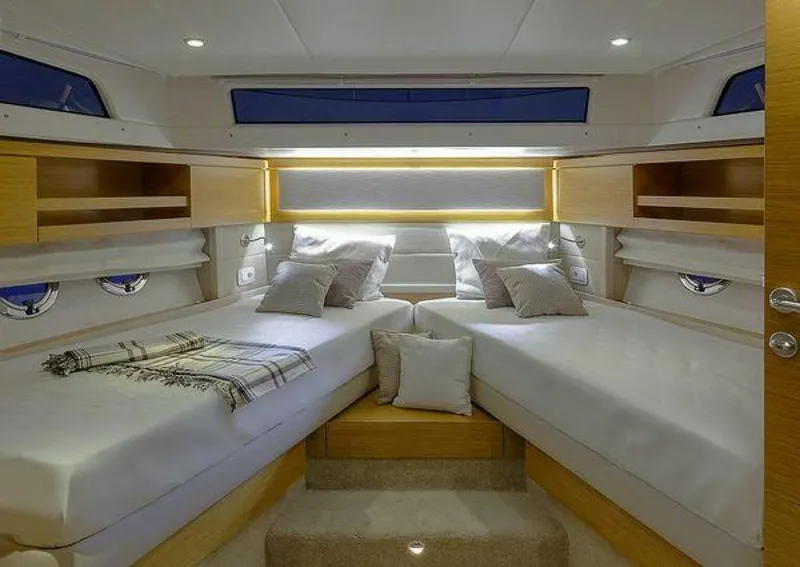 Slide: The Image of Greenline 48 Fly 2027 - 3883894