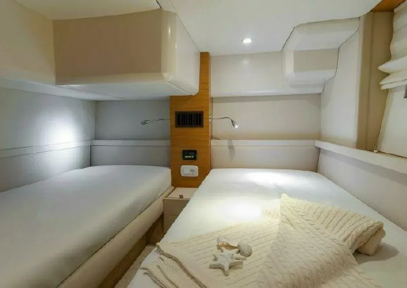 Slide: The Image of Greenline 48 Fly 2027 - 3883896