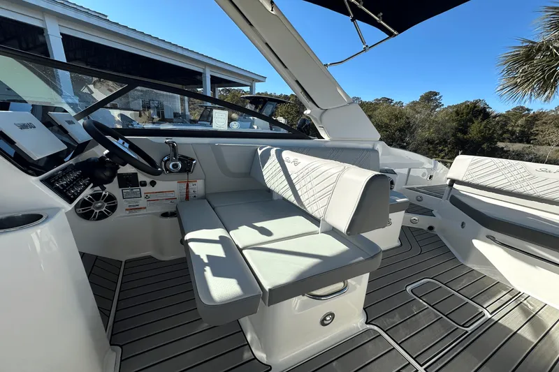 Slide: The Image of Sea Ray SDX 270 Outboard 2025 - 14