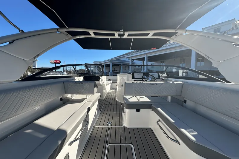 Slide: The Image of Sea Ray SDX 270 Outboard 2025 - 15