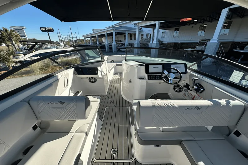 Slide: The Image of Sea Ray SDX 270 Outboard 2025 - 16