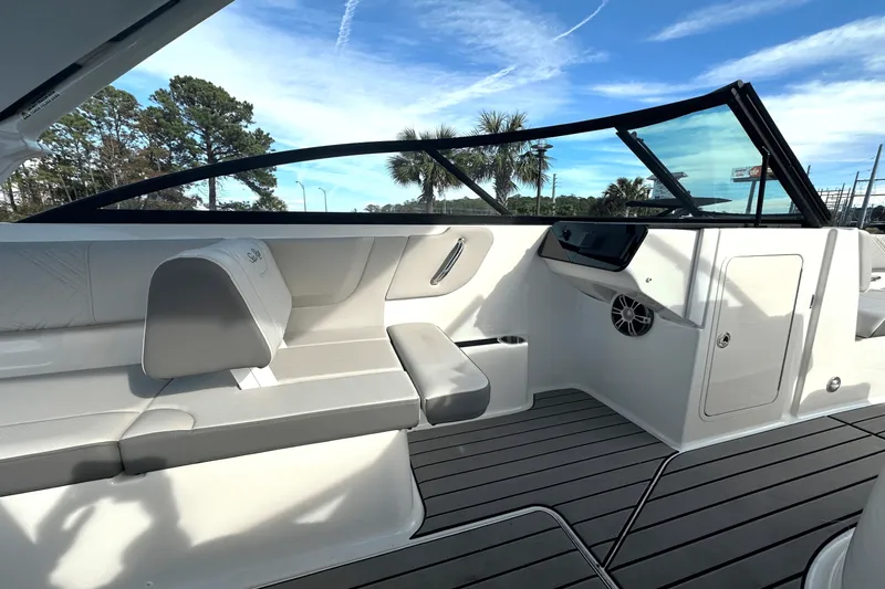 Slide: The Image of Sea Ray SDX 270 Outboard 2025 - 18