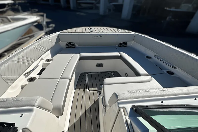 Slide: The Image of Sea Ray SDX 270 Outboard 2025 - 22