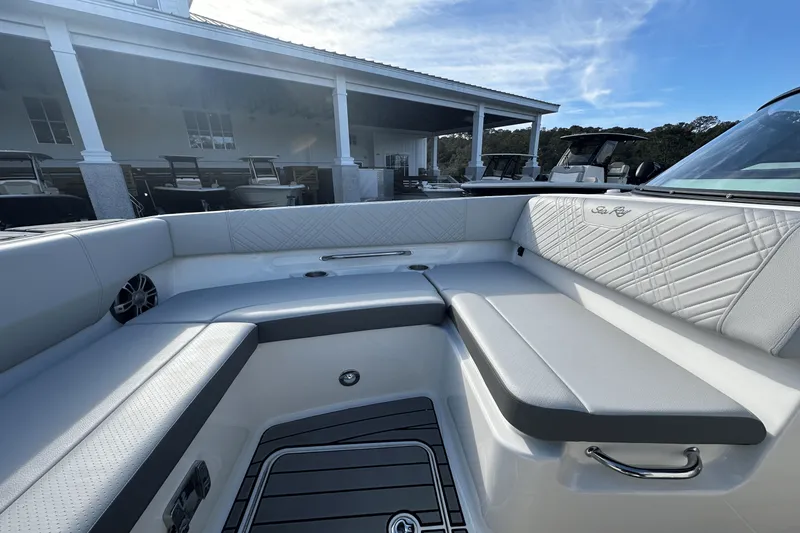 Slide: The Image of Sea Ray SDX 270 Outboard 2025 - 23