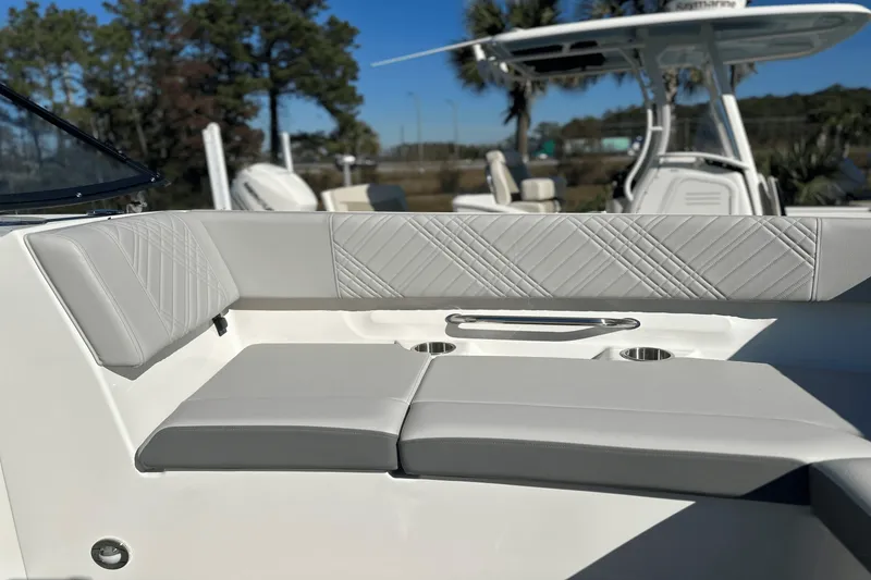 Slide: The Image of Sea Ray SDX 270 Outboard 2025 - 25