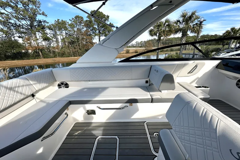 Slide: The Image of Sea Ray SDX 270 Outboard 2025 - 12
