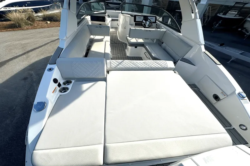 Slide: The Image of Sea Ray SDX 270 Outboard 2025 - 6