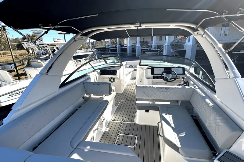 Slide: The Image of Sea Ray SDX 270 Outboard 2025 - 7