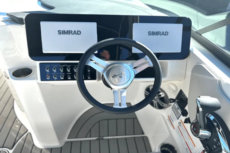 Slide: The Image of Sea Ray SDX 270 Outboard 2025 - 17