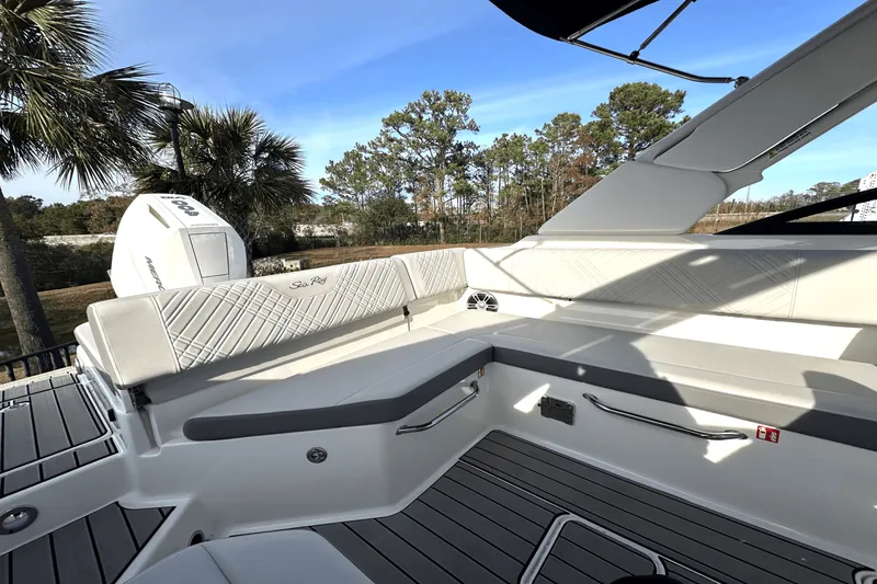 Slide: The Image of Sea Ray SDX 270 Outboard 2025 - 9