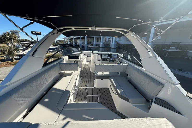 Slide: The Image of Sea Ray SDX 270 Outboard 2025 - 8