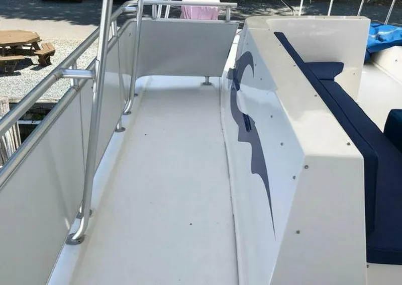 Slide: The Image of Sumerset Houseboat 2017 - 3889451