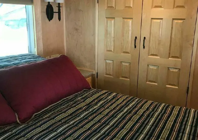 Slide: The Image of Sumerset Houseboat 2017 - 3889464