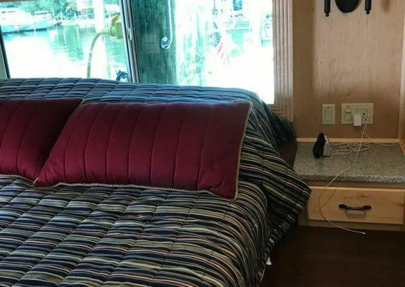 Slide: The Image of Sumerset Houseboat 2017 - 3889466