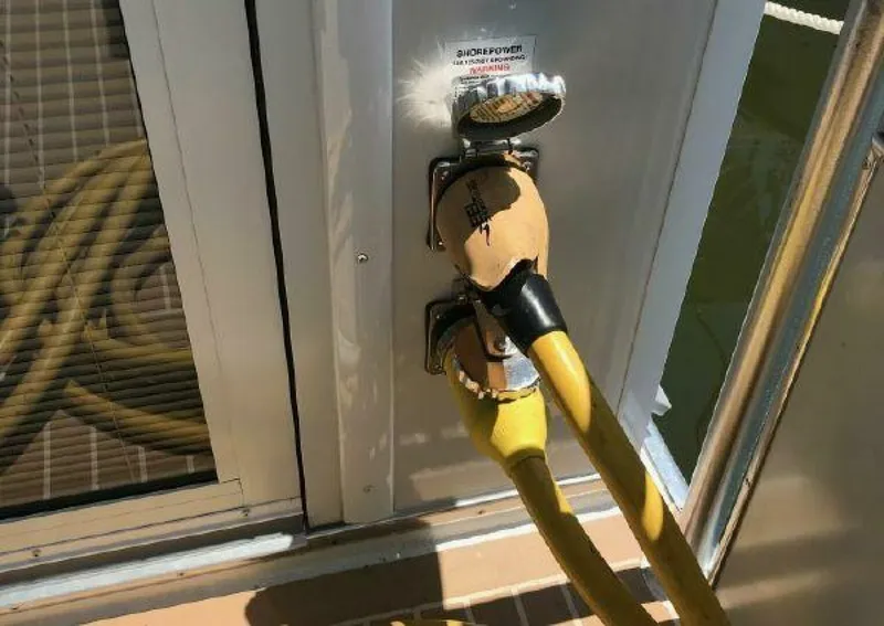 Slide: The Image of Sumerset Houseboat 2017 - 3889490