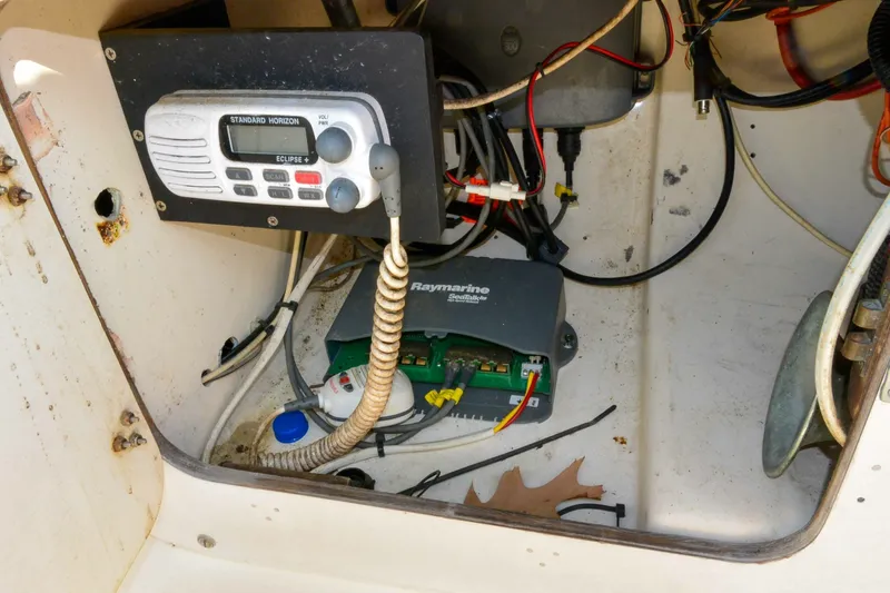 Slide: The Image of Standard Horizon VHF radio - 6055741