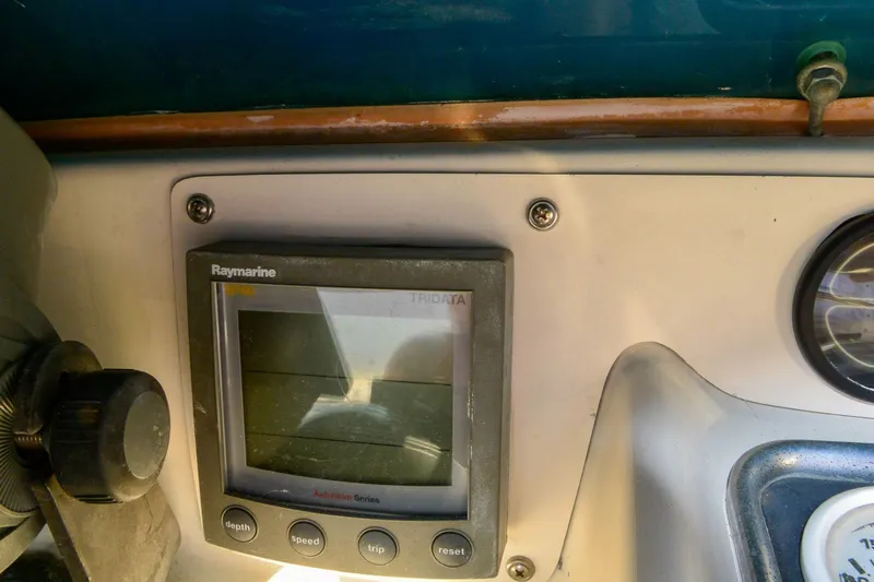 Slide: The Image of Raymarine tridata ST60 - 6055742