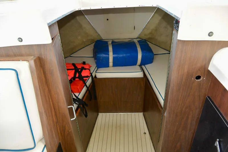 Slide: The Image of V-berth  - 6055762