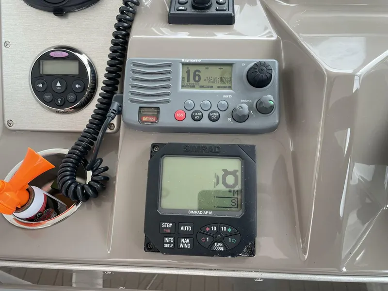 Slide: The Image of Cruisers Yachts 390 Sports Coupe 2008 - 3896145