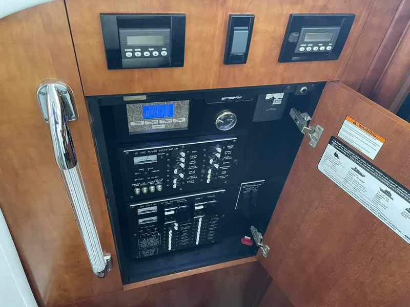 Slide: The Image of Cruisers Yachts 390 Sports Coupe 2008 - 3896159