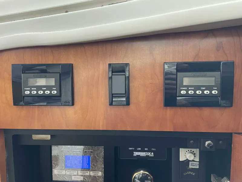 Slide: The Image of Cruisers Yachts 390 Sports Coupe 2008 - 3896163