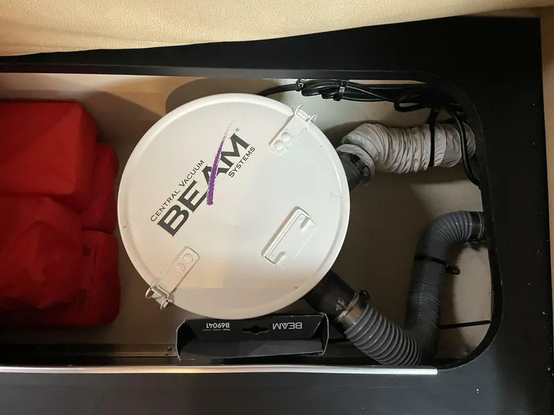 Slide: The Image of Cruisers Yachts 390 Sports Coupe 2008 - 3896176