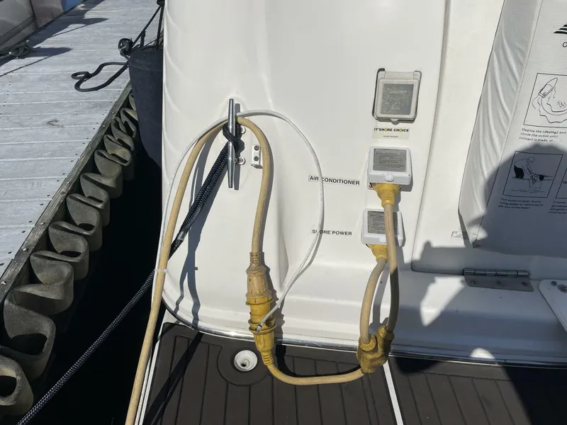 Slide: The Image of Rinker Express Cruiser 2006 - 3900558