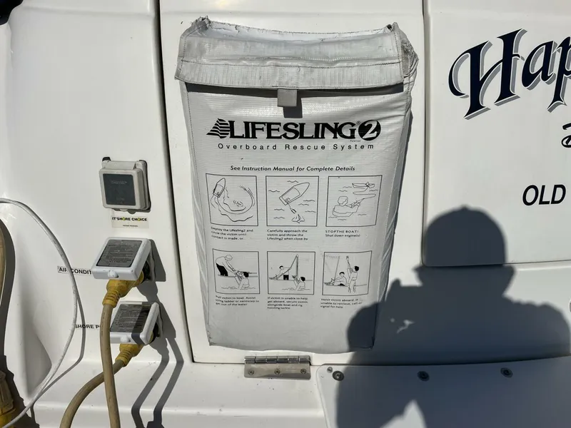 Slide: The Image of Rinker Express Cruiser 2006 - 3900559