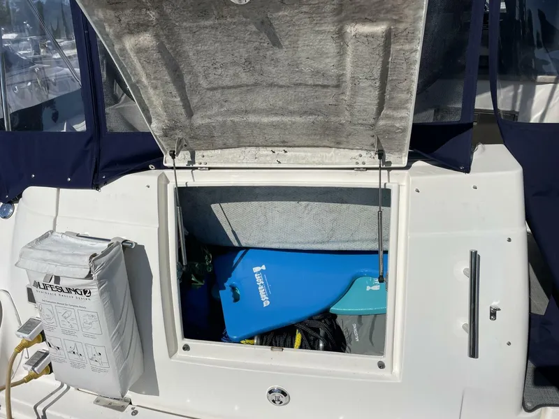 Slide: The Image of Rinker Express Cruiser 2006 - 3900560