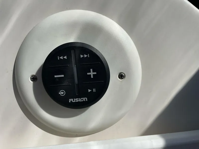 Slide: The Image of Rinker Express Cruiser 2006 - 3900561