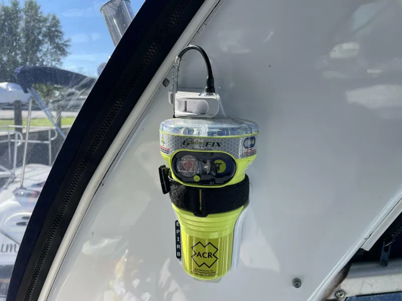 Slide: The Image of Rinker Express Cruiser 2006 - 3900568