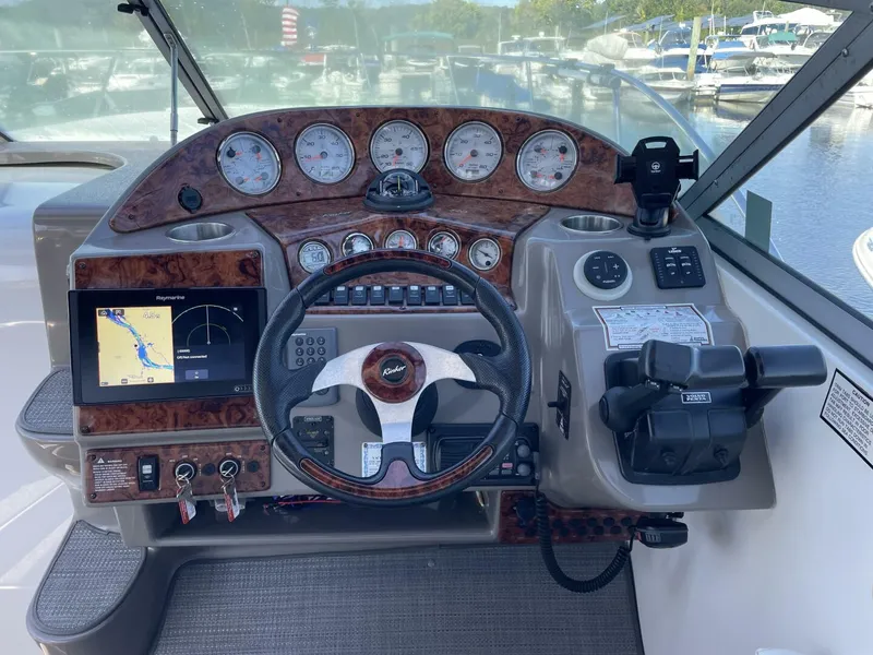 Slide: The Image of Rinker Express Cruiser 2006 - 3900579