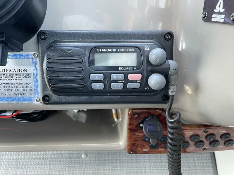 Slide: The Image of Rinker Express Cruiser 2006 - 3900576