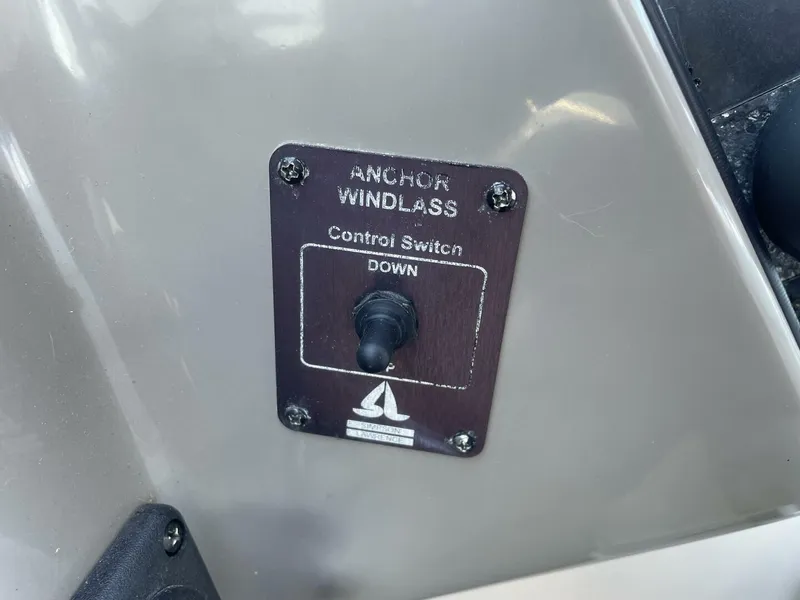 Slide: The Image of Rinker Express Cruiser 2006 - 3900584