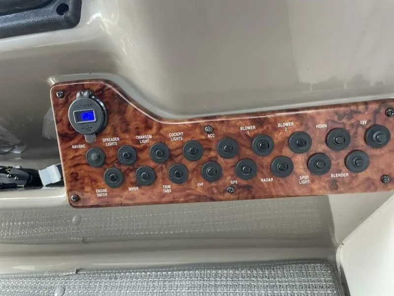 Slide: The Image of Rinker Express Cruiser 2006 - 3900585