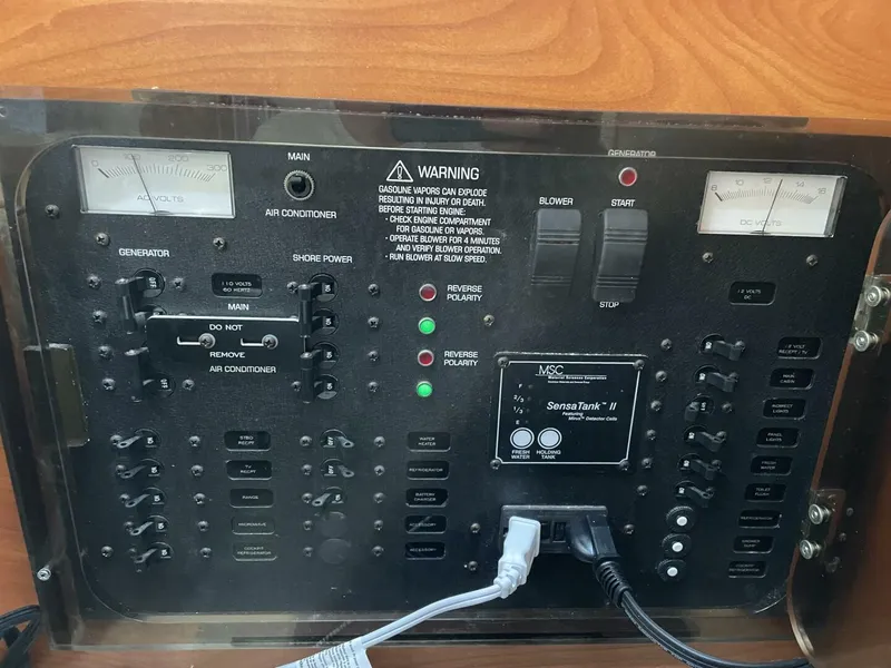 Slide: The Image of Rinker Express Cruiser 2006 - 3900598