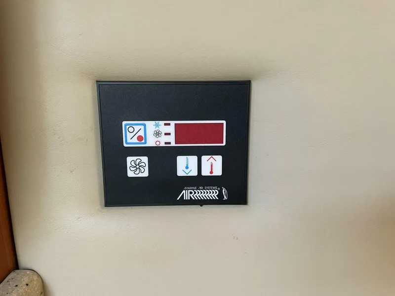 Slide: The Image of Rinker Express Cruiser 2006 - 3900604