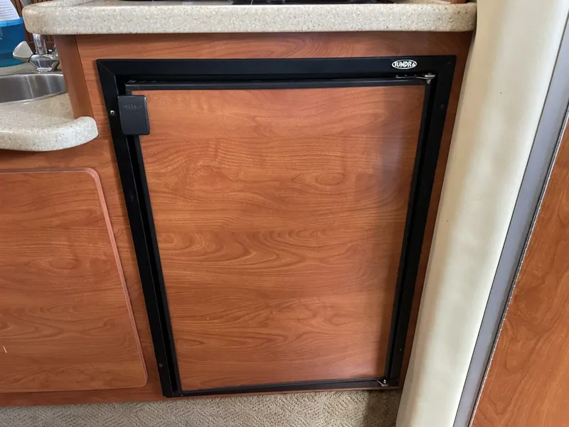 Slide: The Image of Rinker Express Cruiser 2006 - 3900596