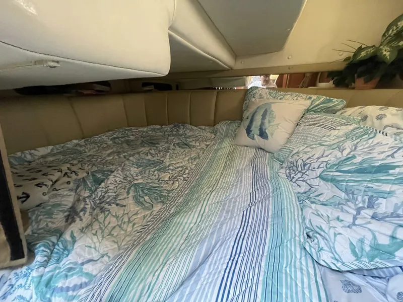 Slide: The Image of Rinker Express Cruiser 2006 - 3900609