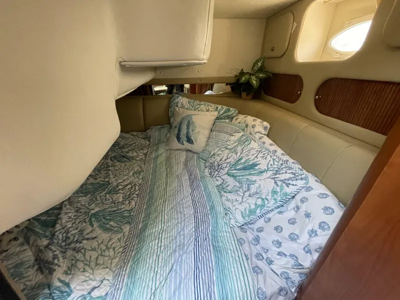 Slide: The Image of Rinker Express Cruiser 2006 - 3900608