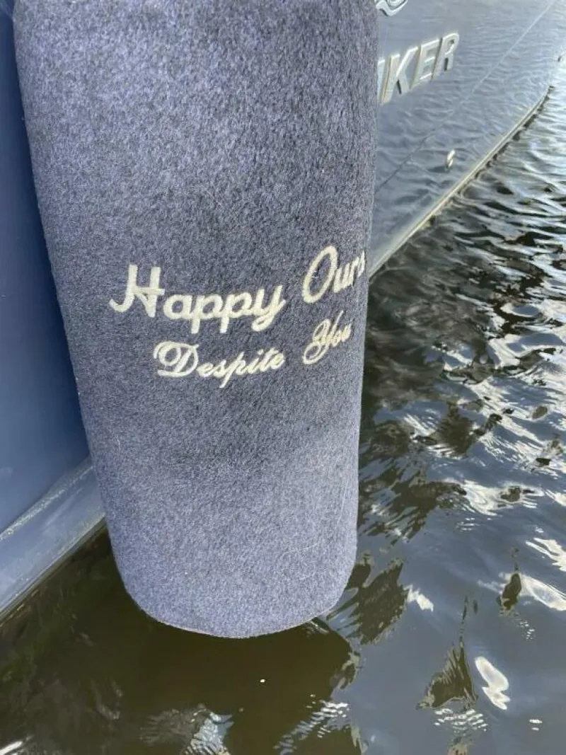 Slide: The Image of Rinker Express Cruiser 2006 - 3900646