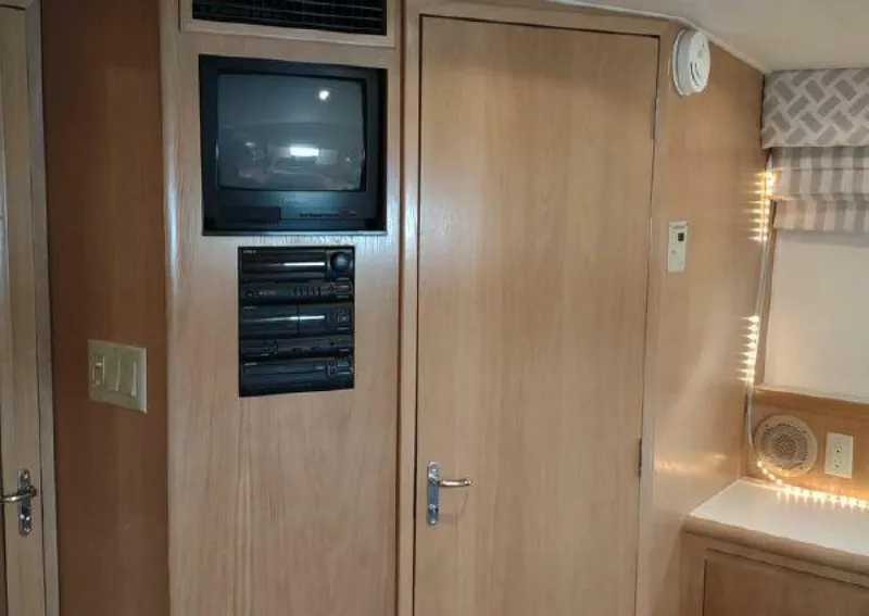 Slide: The Image of Hatteras 50' Sport Deck 1996 - 3901285