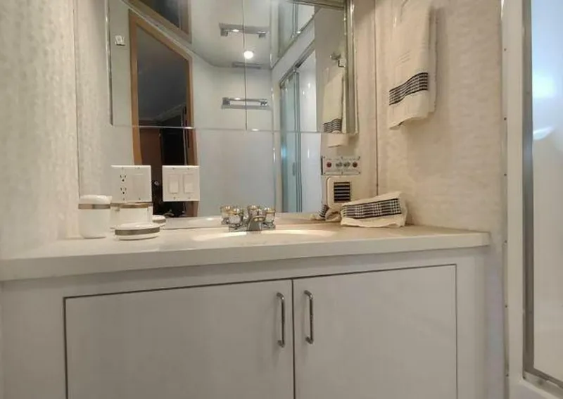 Slide: The Image of Hatteras 50' Sport Deck 1996 - 3901296