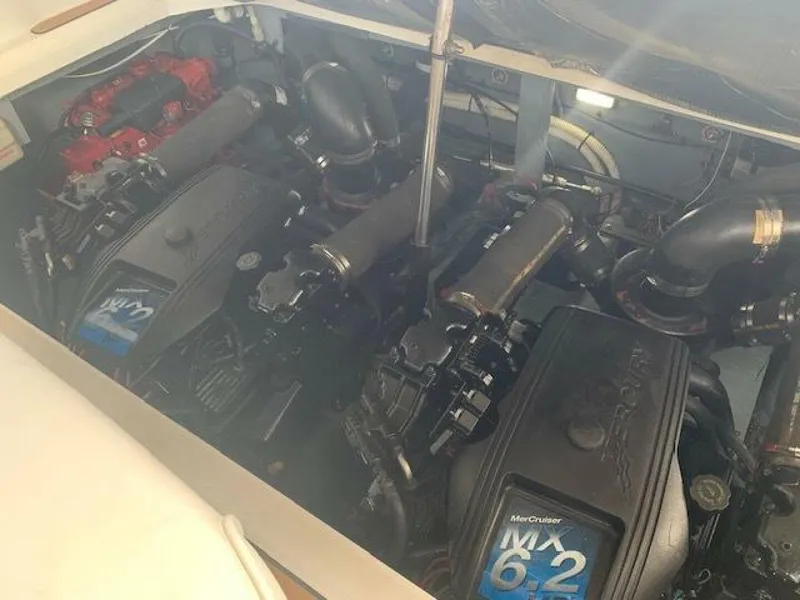 Slide: The Image of Engine Compartment - 3903971