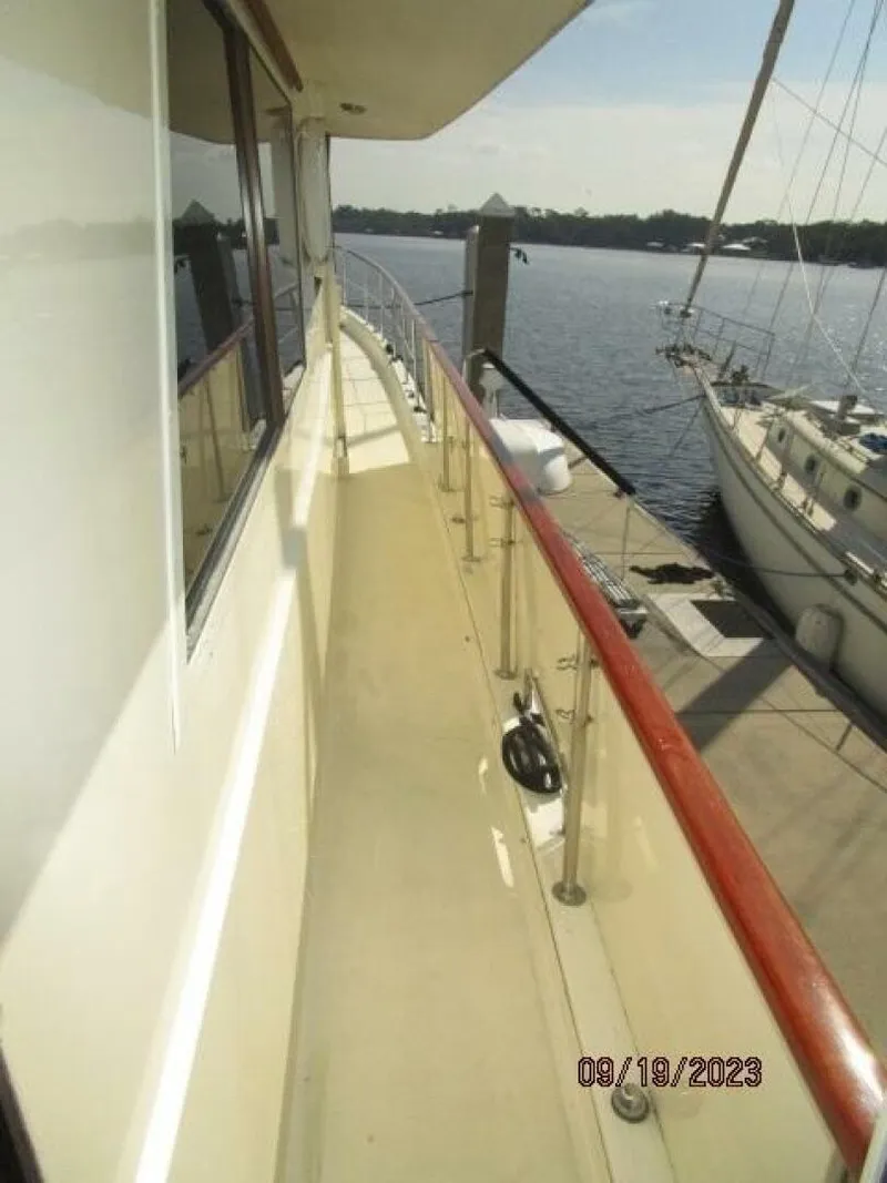 Slide: The Image of 63' Hatteras starboard side deck2 - 3904629