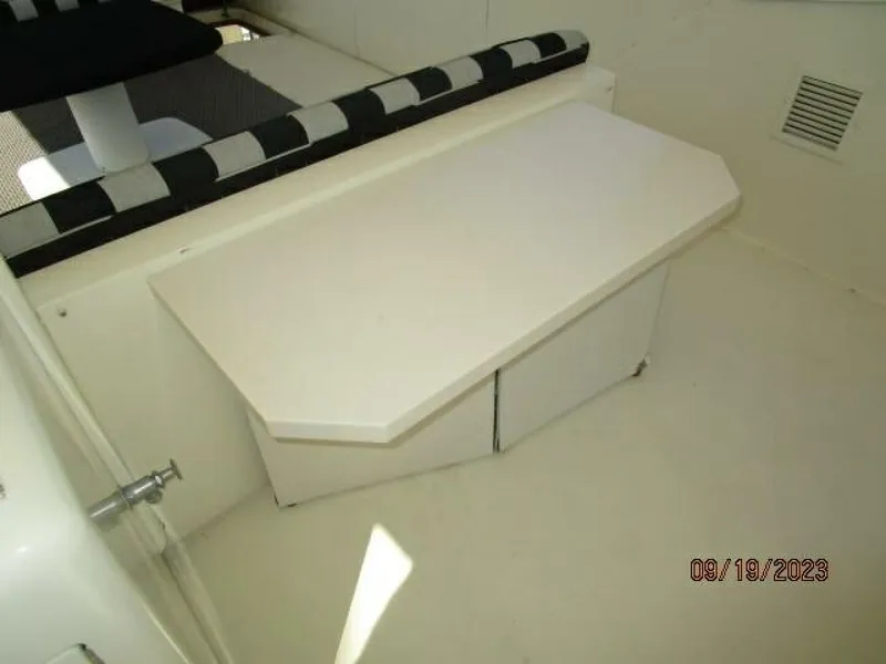 Slide: The Image of 63' Hatteras flybridge table - 3904562