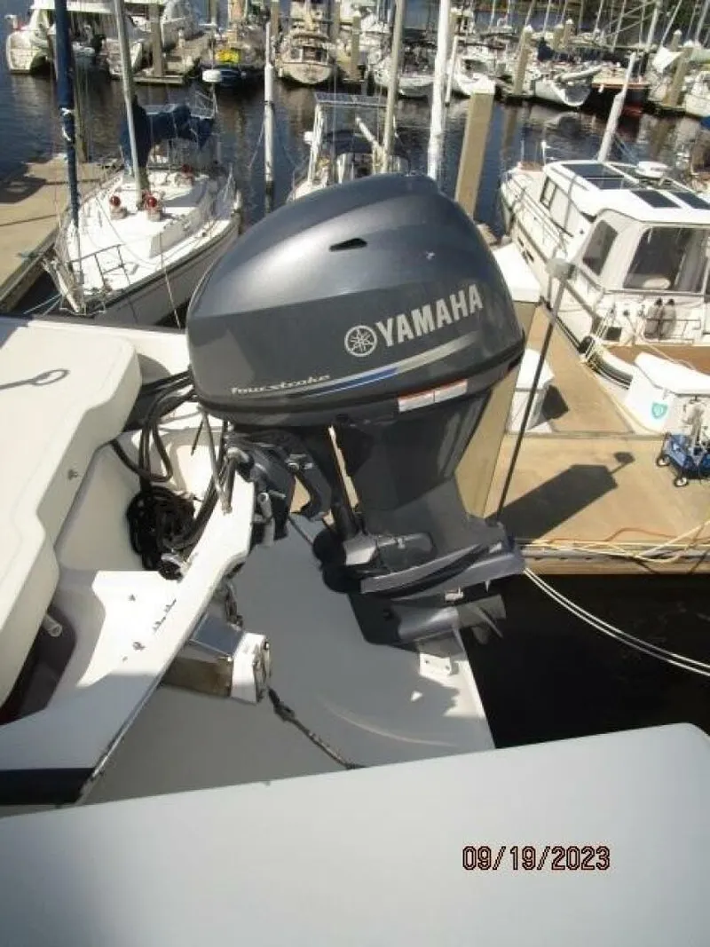 Slide: The Image of 63' Hatteras tender outboard - 3904632
