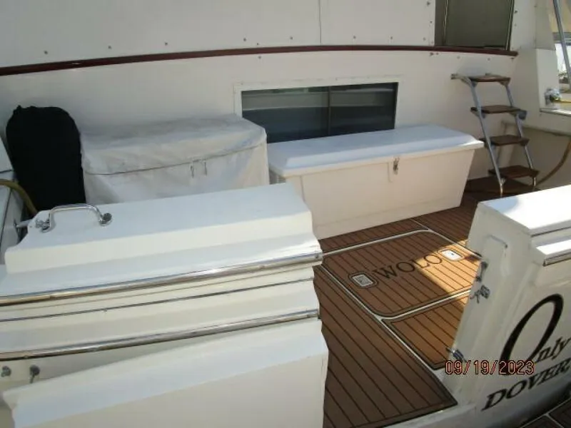 Slide: The Image of 63' Hatteras cockpit forward - 3904550